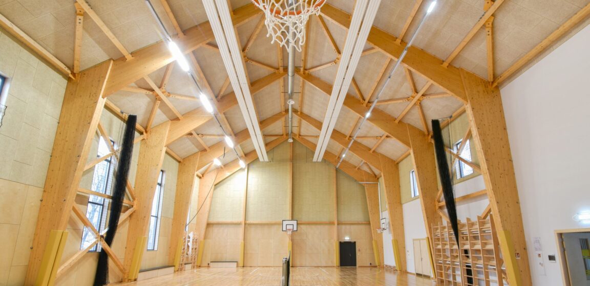 Spordihall Lätis - liimpuittalad