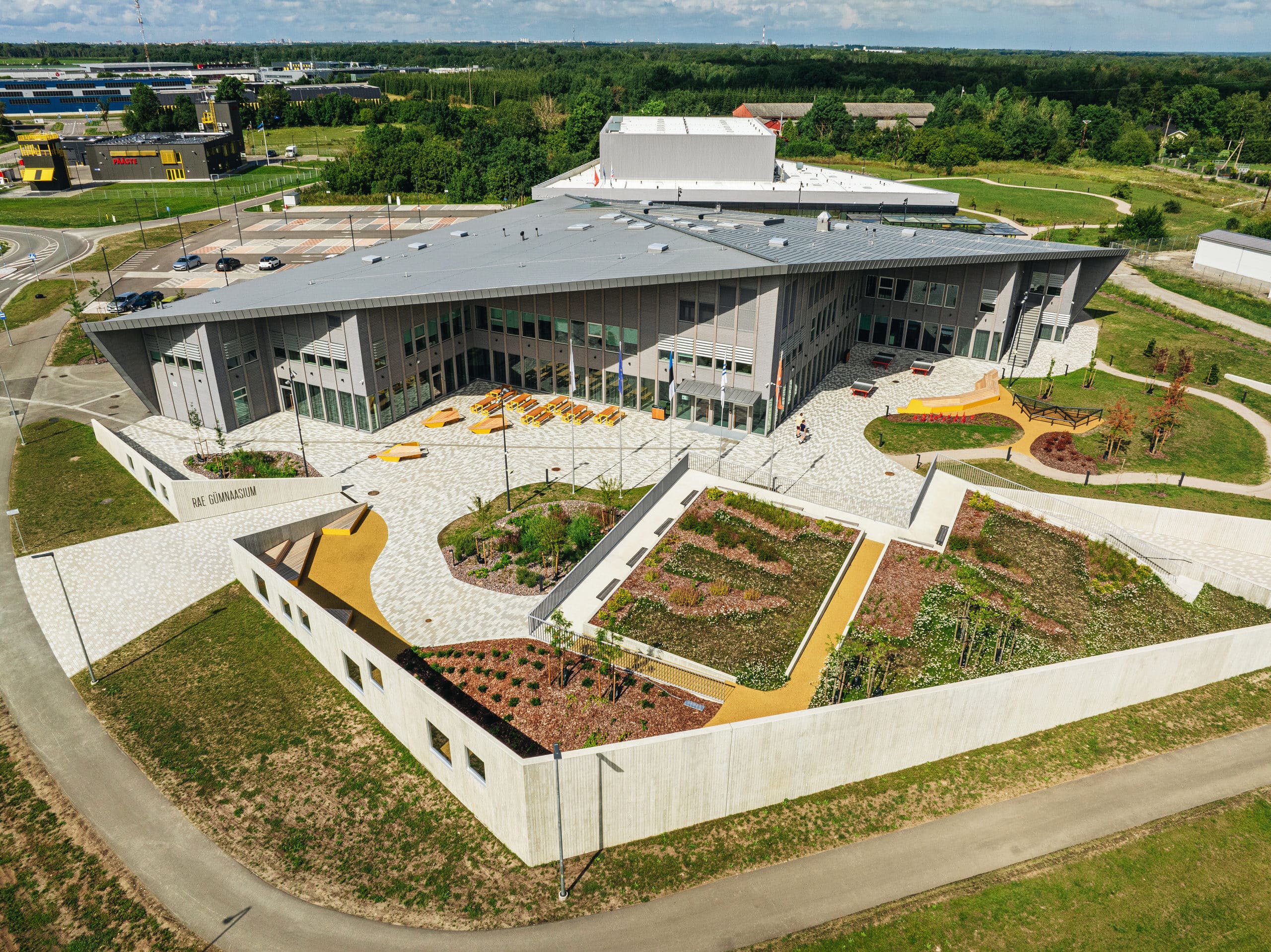 Staatliches Gymnasium Rae Foto 1